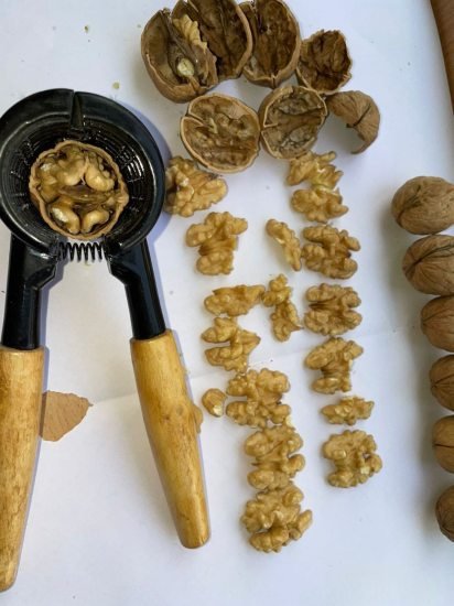 1kg premium quality in shell walnuts  Home & Kitchen